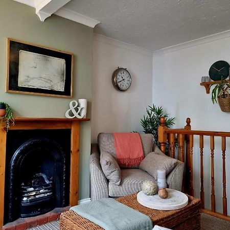2 Bedroom House Within Walking Distance Of Town Cowes  Exterior photo