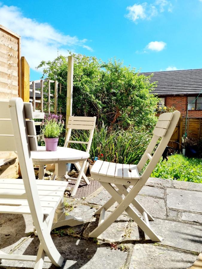2 Bedroom House Within Walking Distance Of Town Cowes  Exterior photo