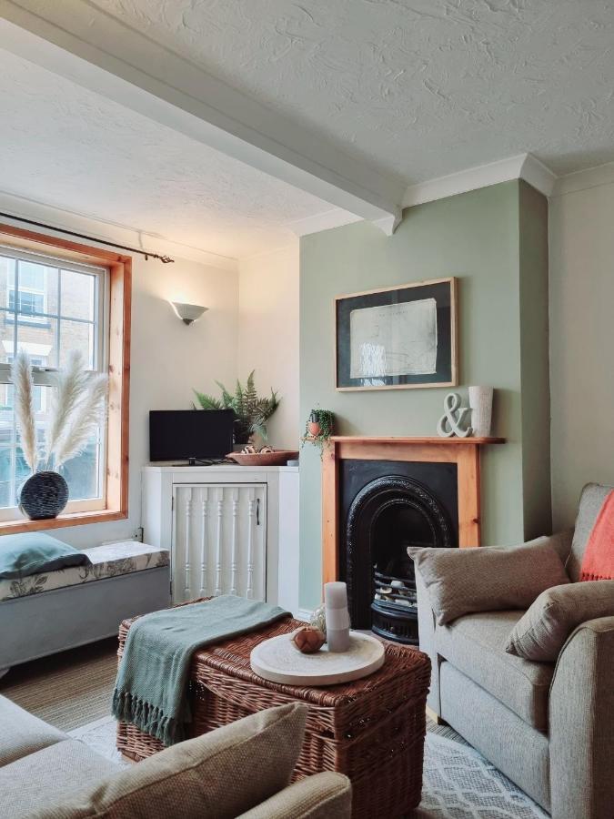 2 Bedroom House Within Walking Distance Of Town Cowes  Exterior photo