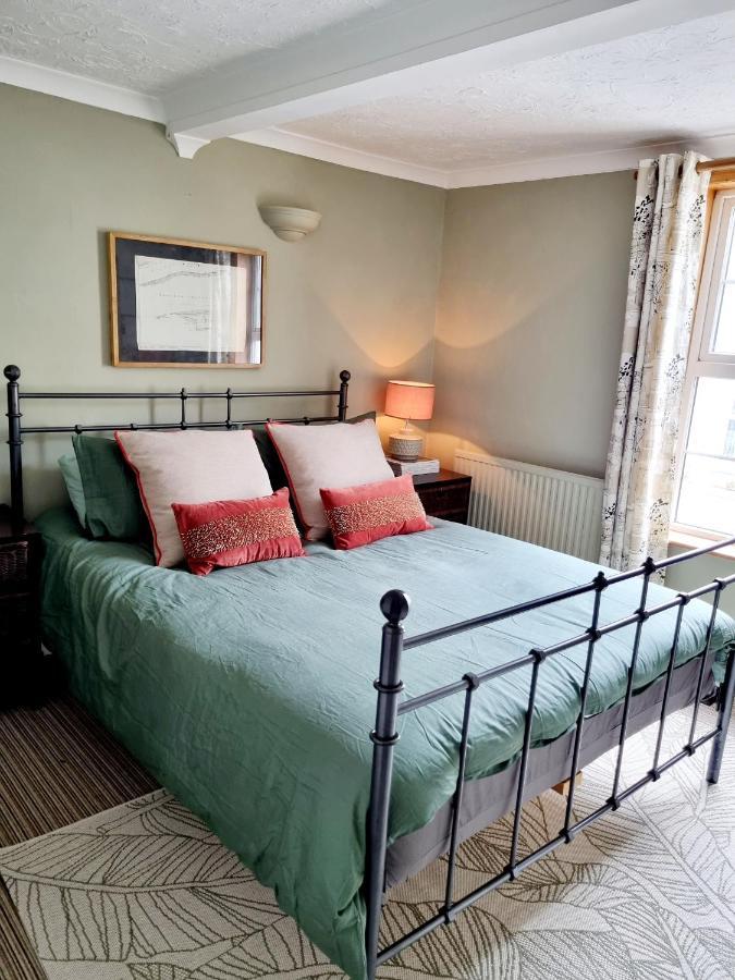 2 Bedroom House Within Walking Distance Of Town Cowes  Exterior photo